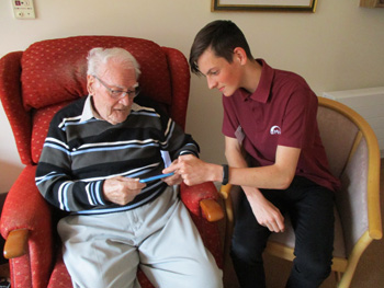 An unconventional friendship spanning generations has been formed through a project run at an Aberystwyth care home.